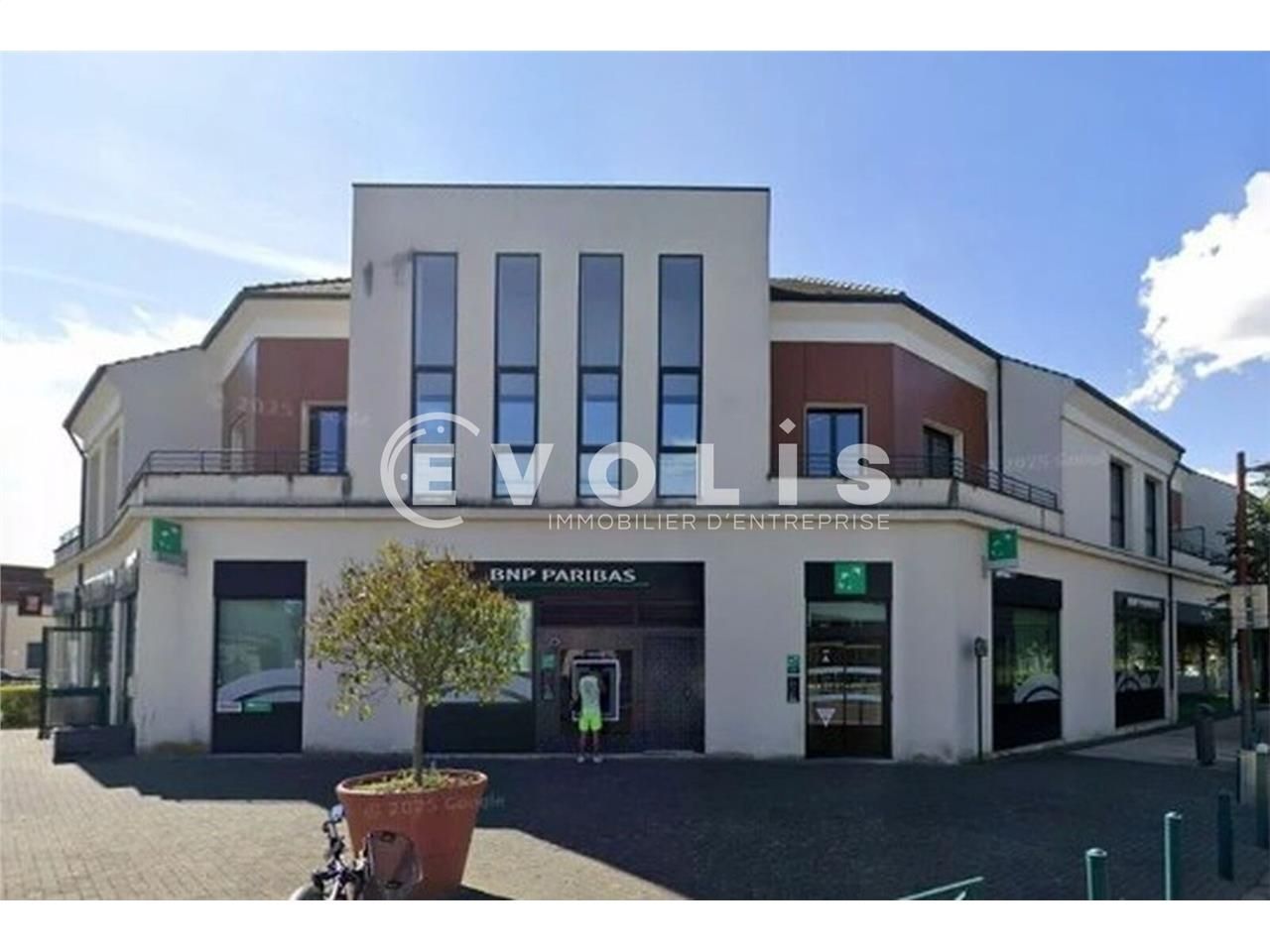 Situé à CHANTELOUP EN BRIE (77), en angle de rue,