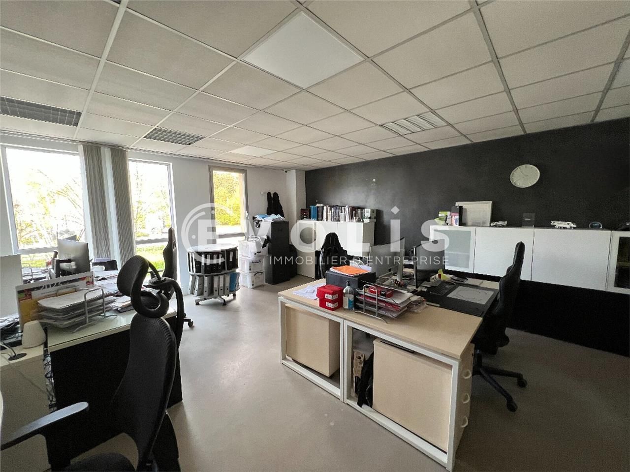 A proximité immédiate de la Francilienne (N104),