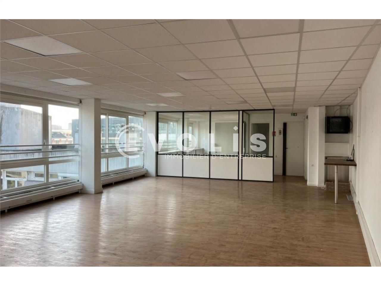 A proximité immédiate du métro ligne 6, Bir-Hakei