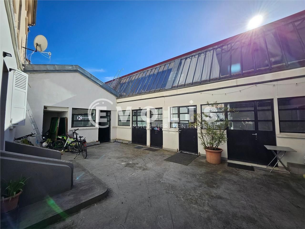 EVOLIS vous propose un local type loft de 216 m² 