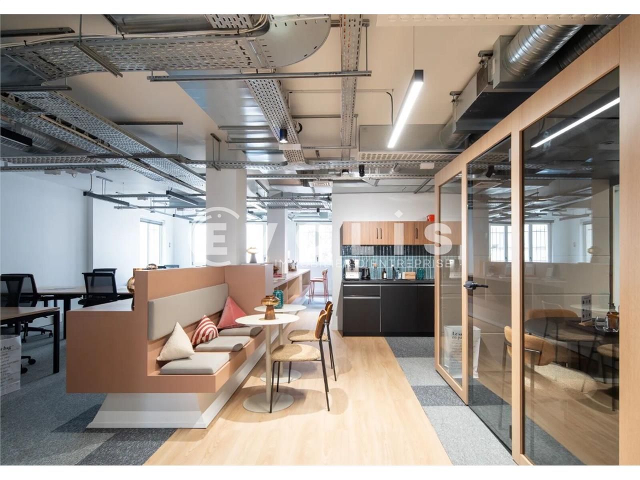 Emplacement de choix pour ces bureaux modernes à