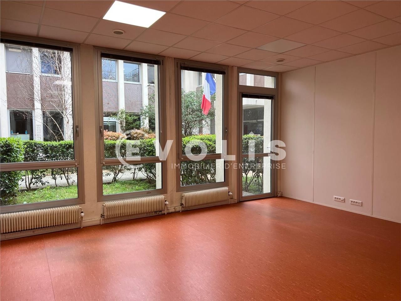 A proximité de la bibliothèque François-Mitterran