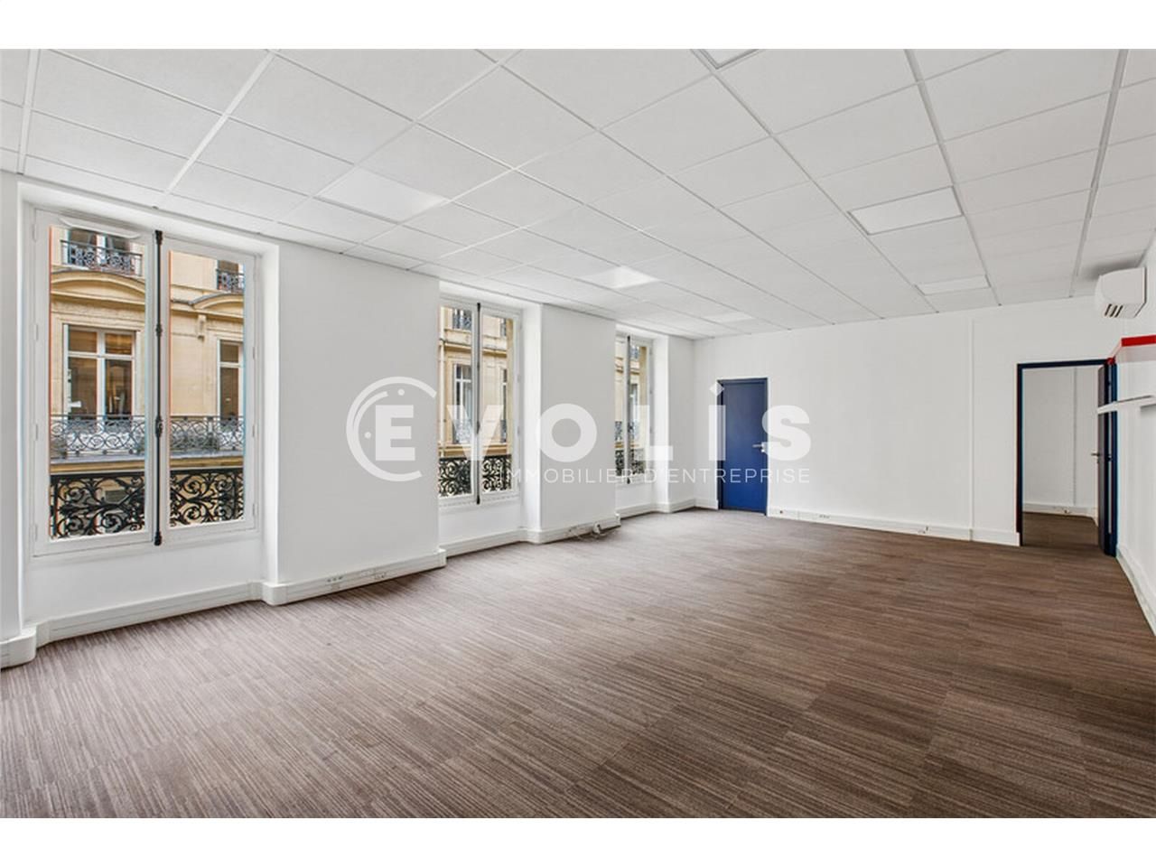 Situés à proximité immédiate de la gare Saint-Laz