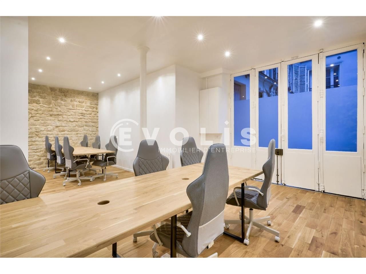 Un espace clé en main pour 12 postes, offrant un 