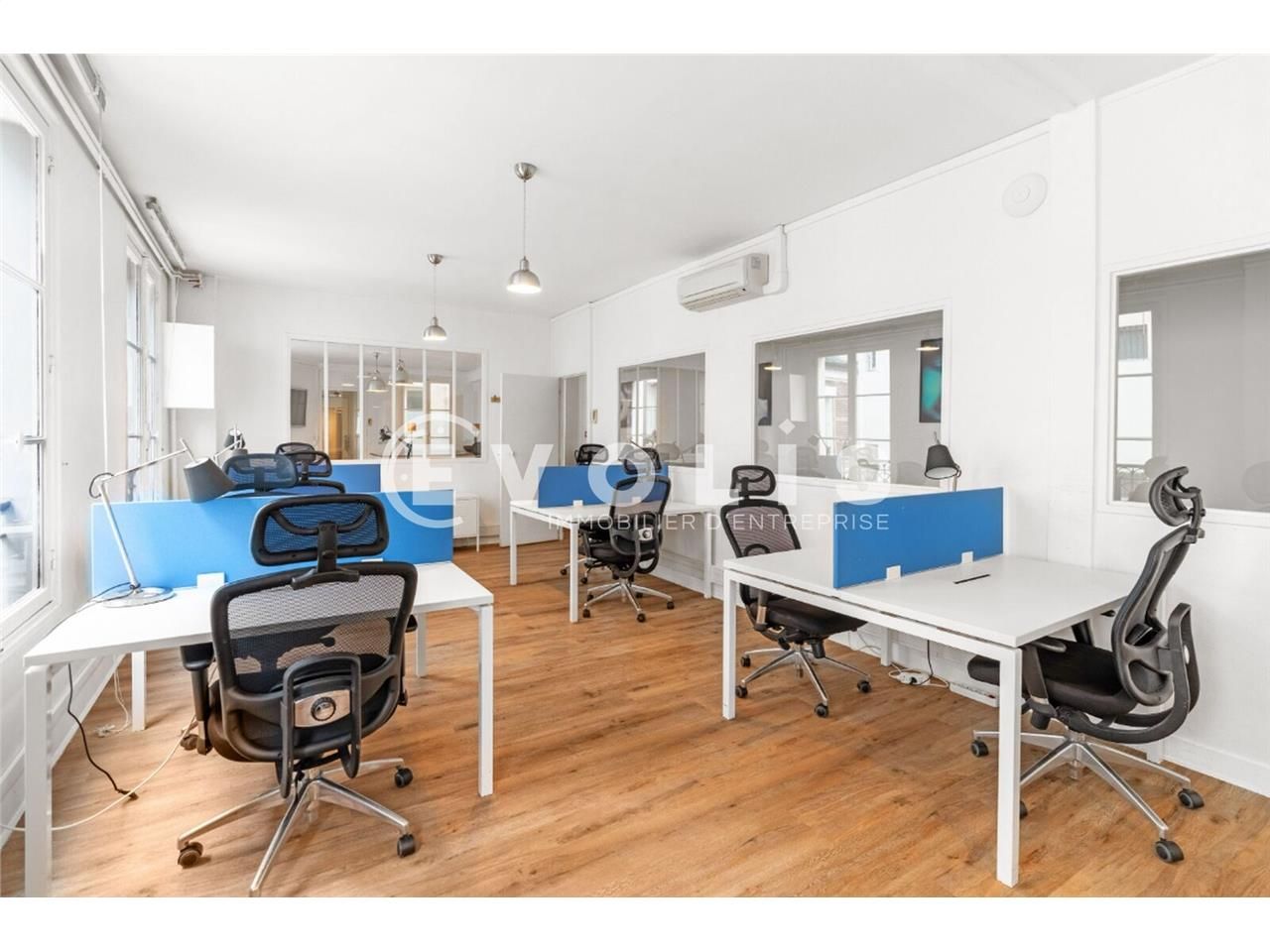 Situé au coeur du 9e arrondissement, cet espace p