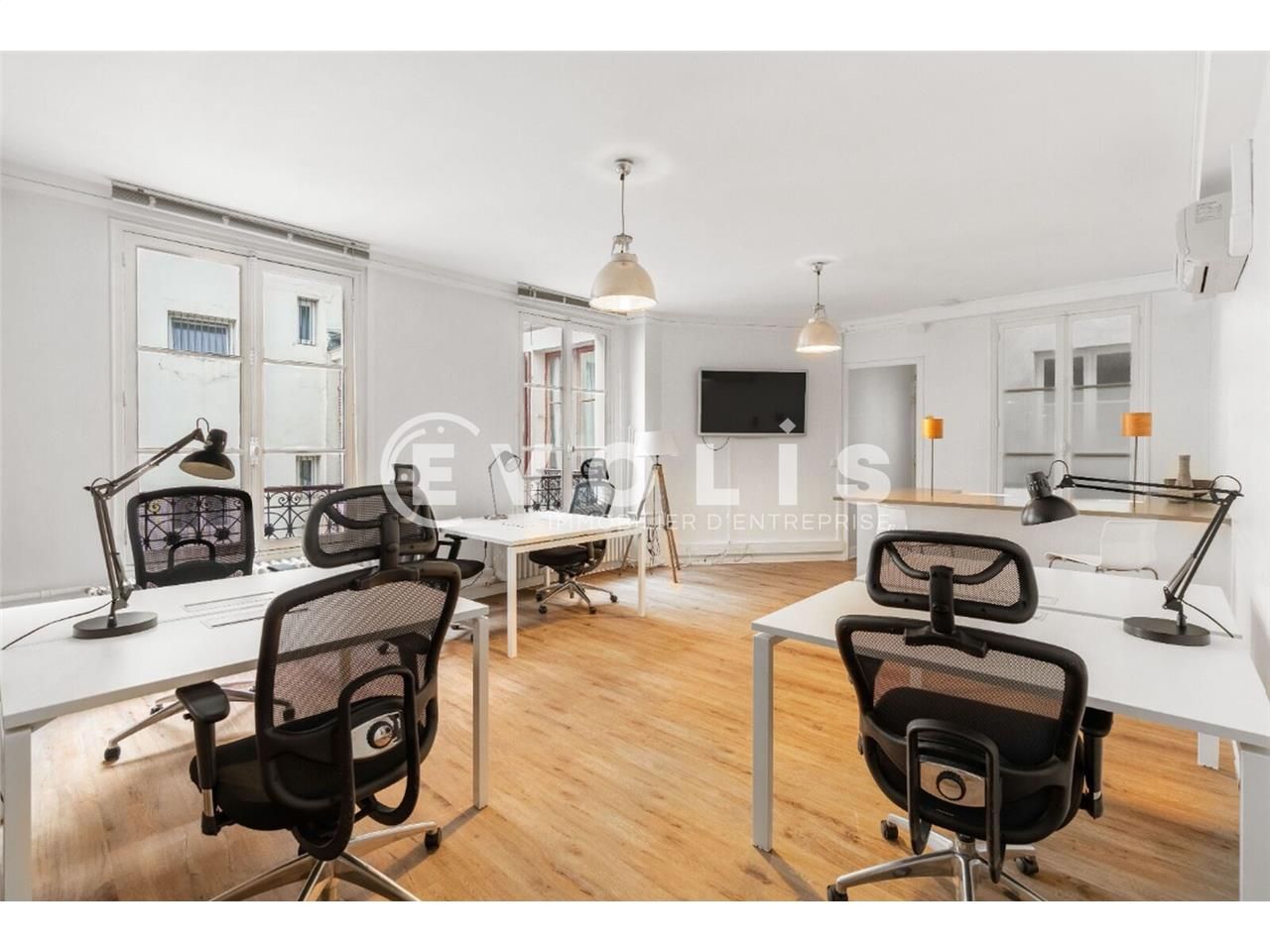Situé au coeur du 9e arrondissement, cet espace p