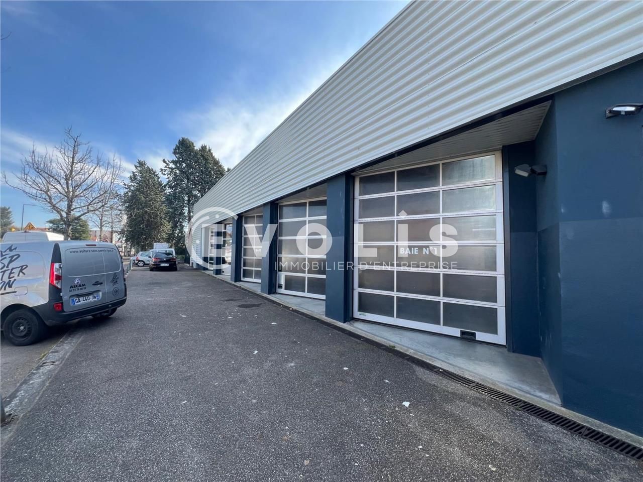 "Locaux d'activité de 740 m² non divisibles à lou