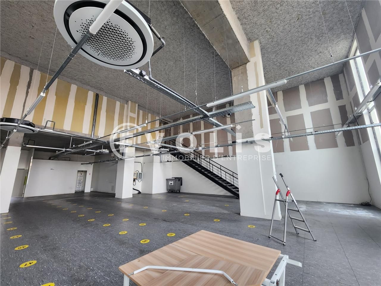 EVOLIS vous propose des locaux d'activité de 408 