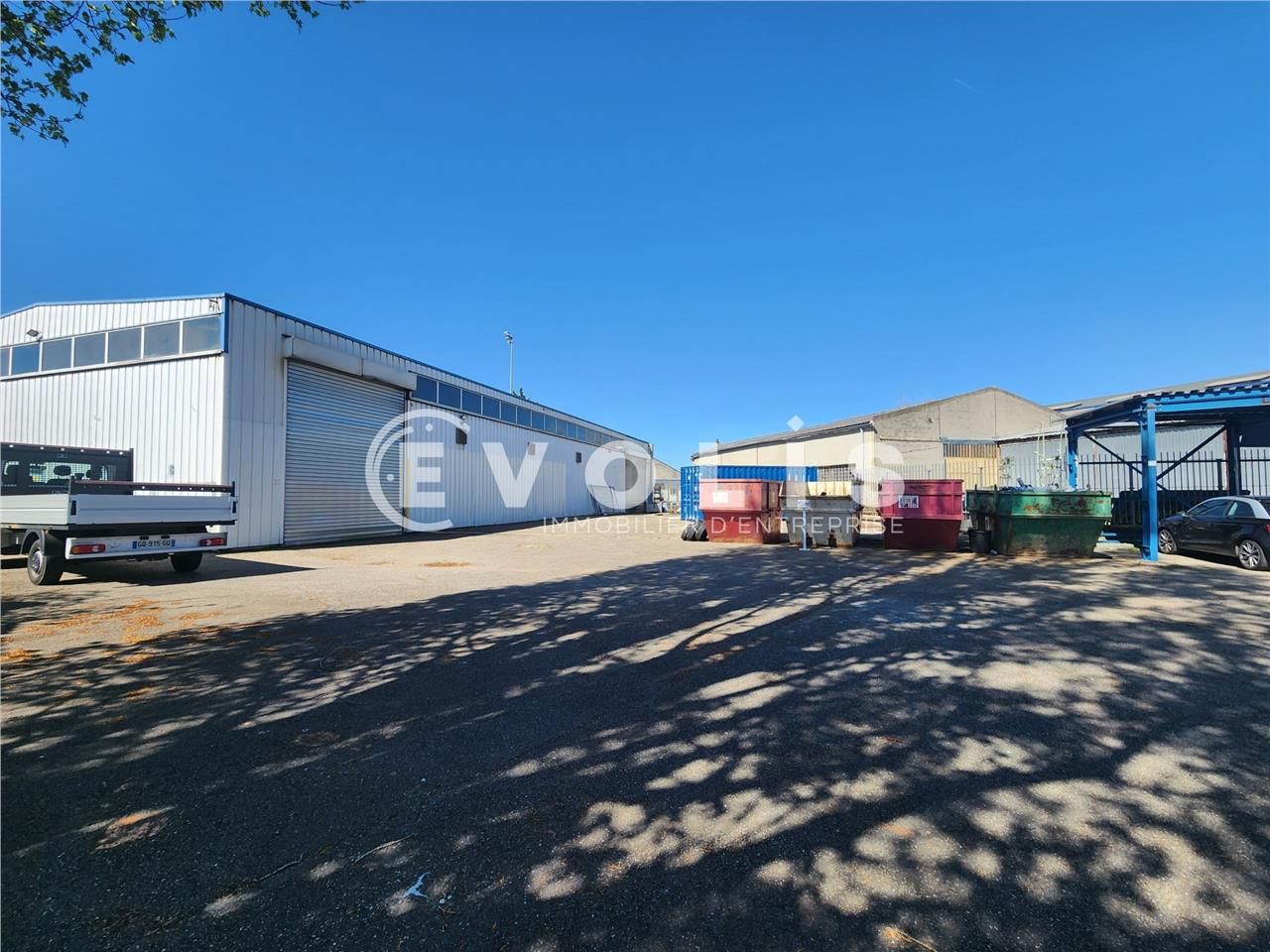 À la recherche de locaux d'activité à VAULX EN VE