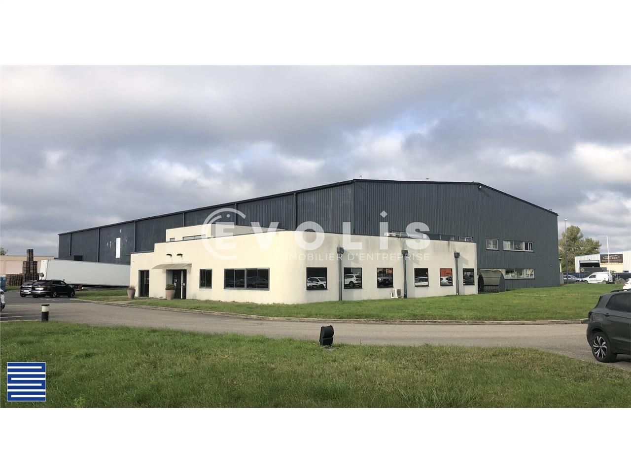 À louer - Bâtiment indépendant de 3 930 m² à Sain