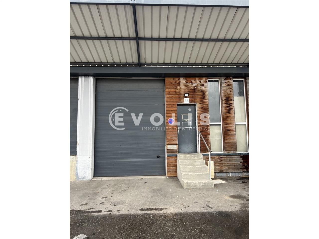 EVOLIS vous propose à la vente un local de 215m² 