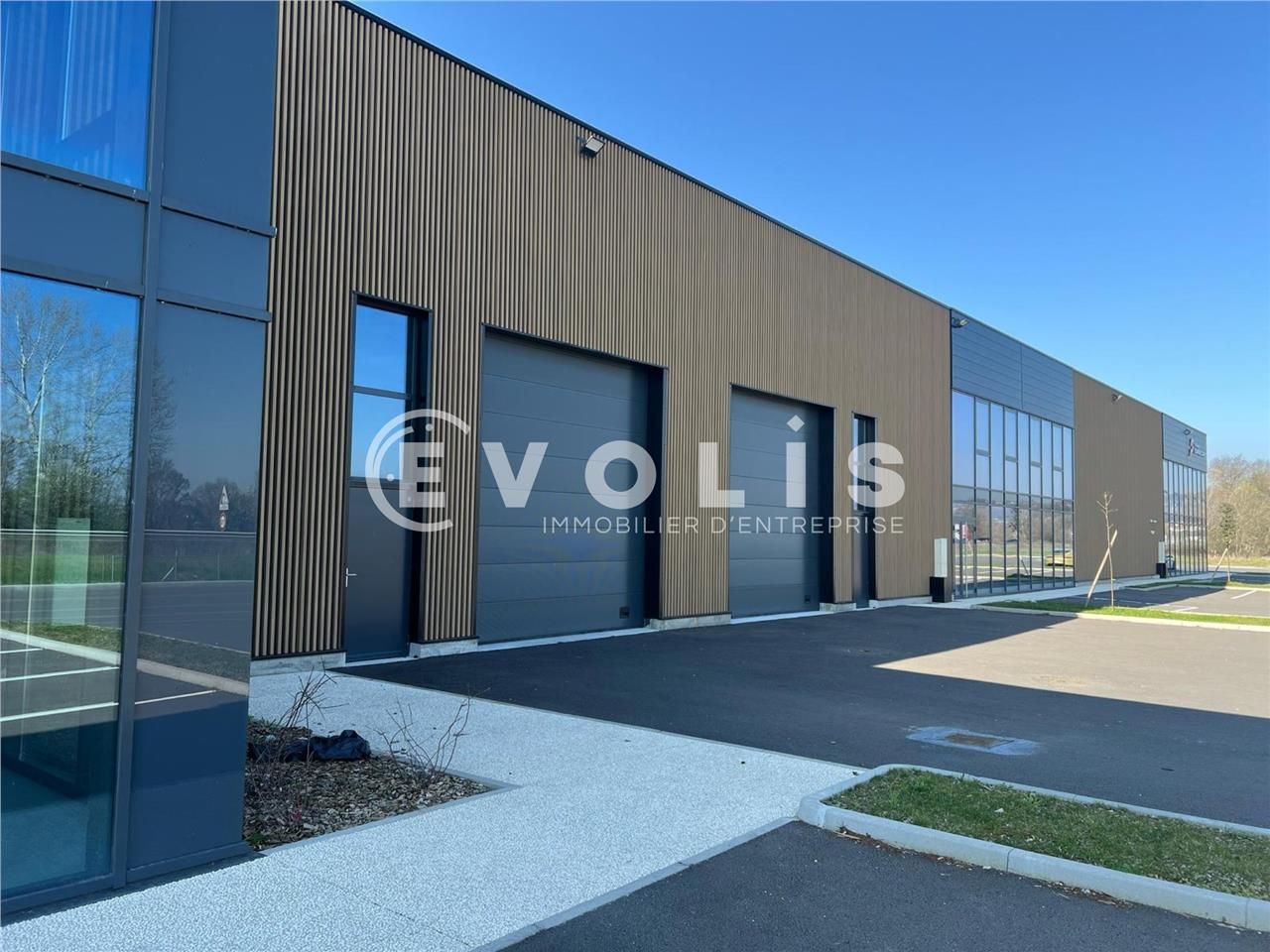 À la recherche de locaux d'activité à Ambérieux ?