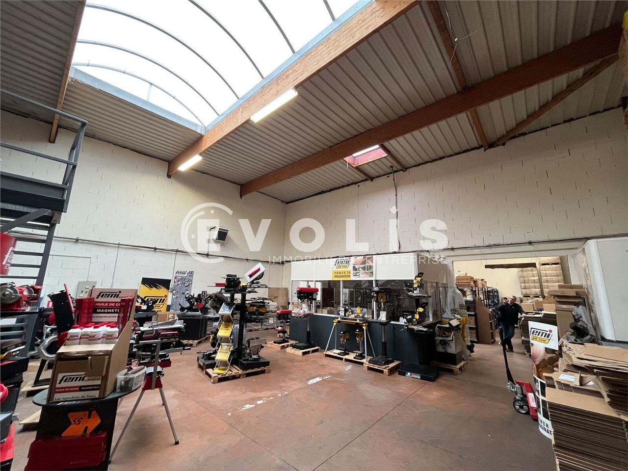 Locaux d'activité à louer à Décines-Charpieu, pro