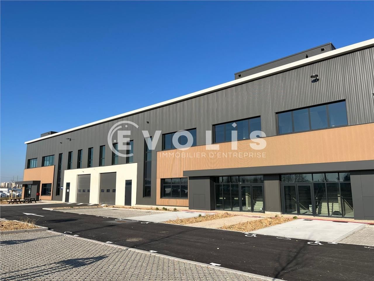Evolis vous présente plusieurs locaux d'activités