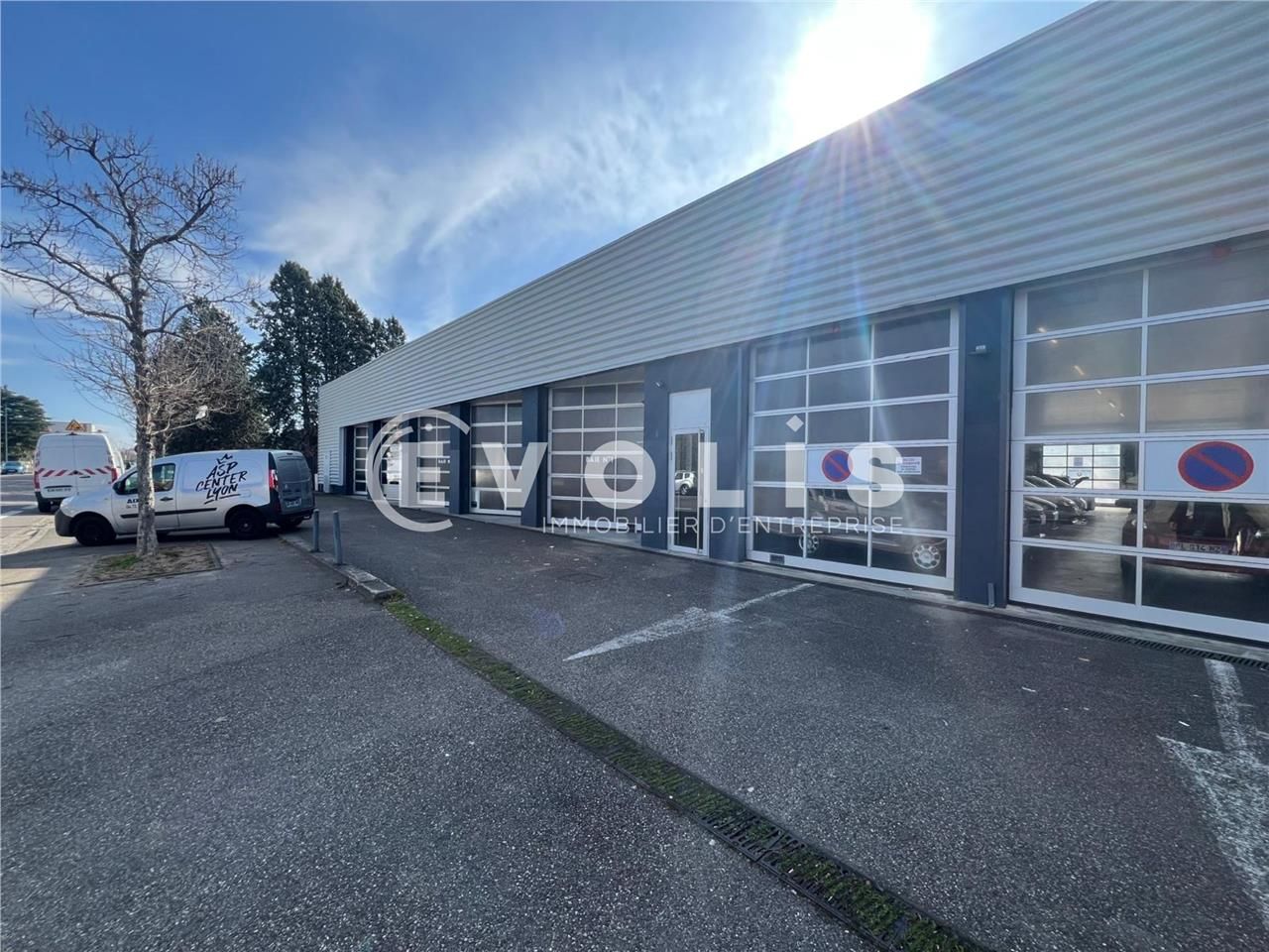 "Locaux d'activité de 740 m² non divisibles à lou