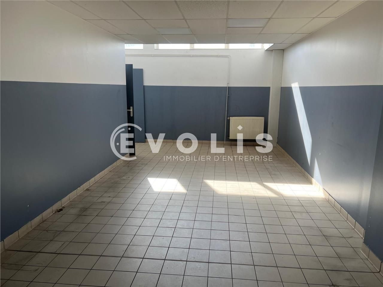 "Locaux d'activité de 740 m² non divisibles à lou