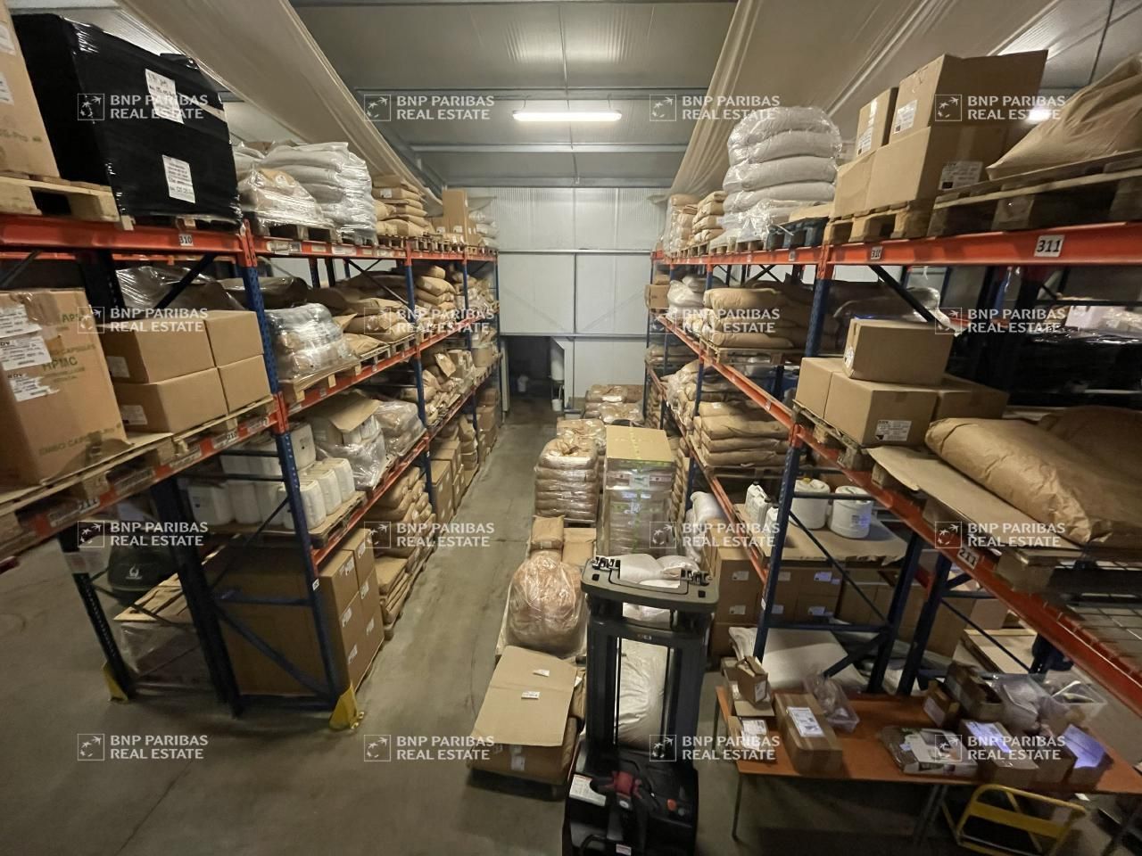 1050 m² pour ce activité en location à Veigné