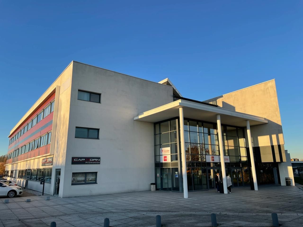 947.5 m² pour ce bureaux en location à Isneauville