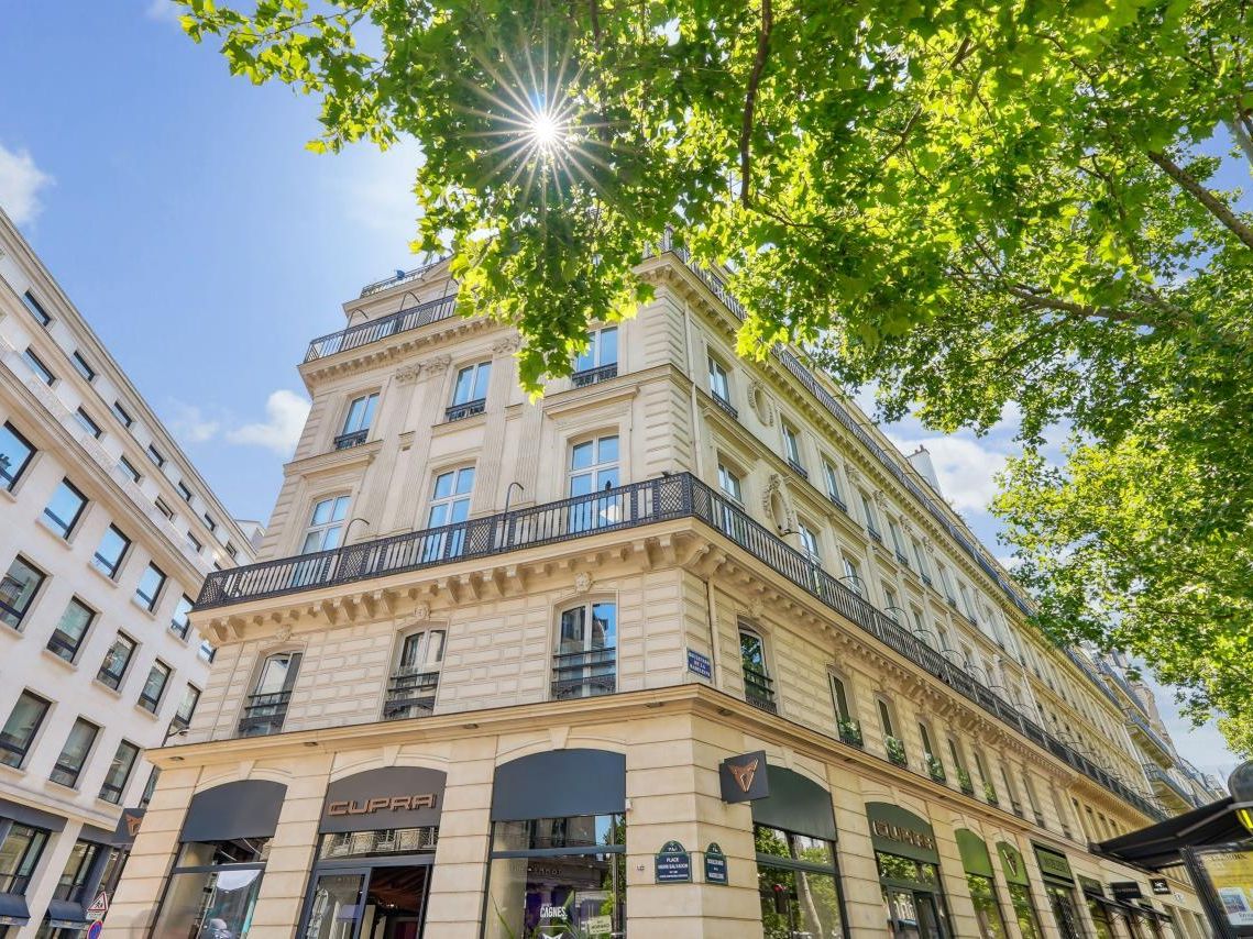 831.8 m² pour ce bureaux en location à Paris