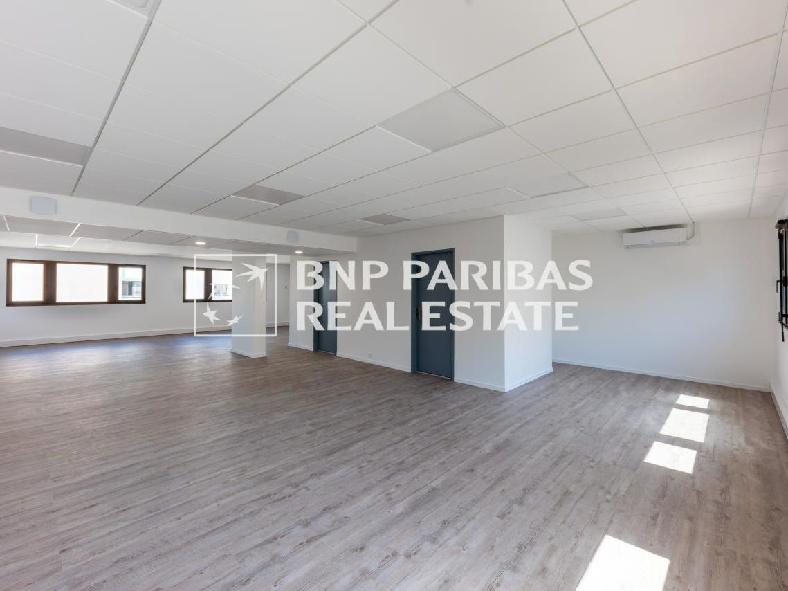 Location Bureaux 850 m² divisibles 94200 Ivry sur seine