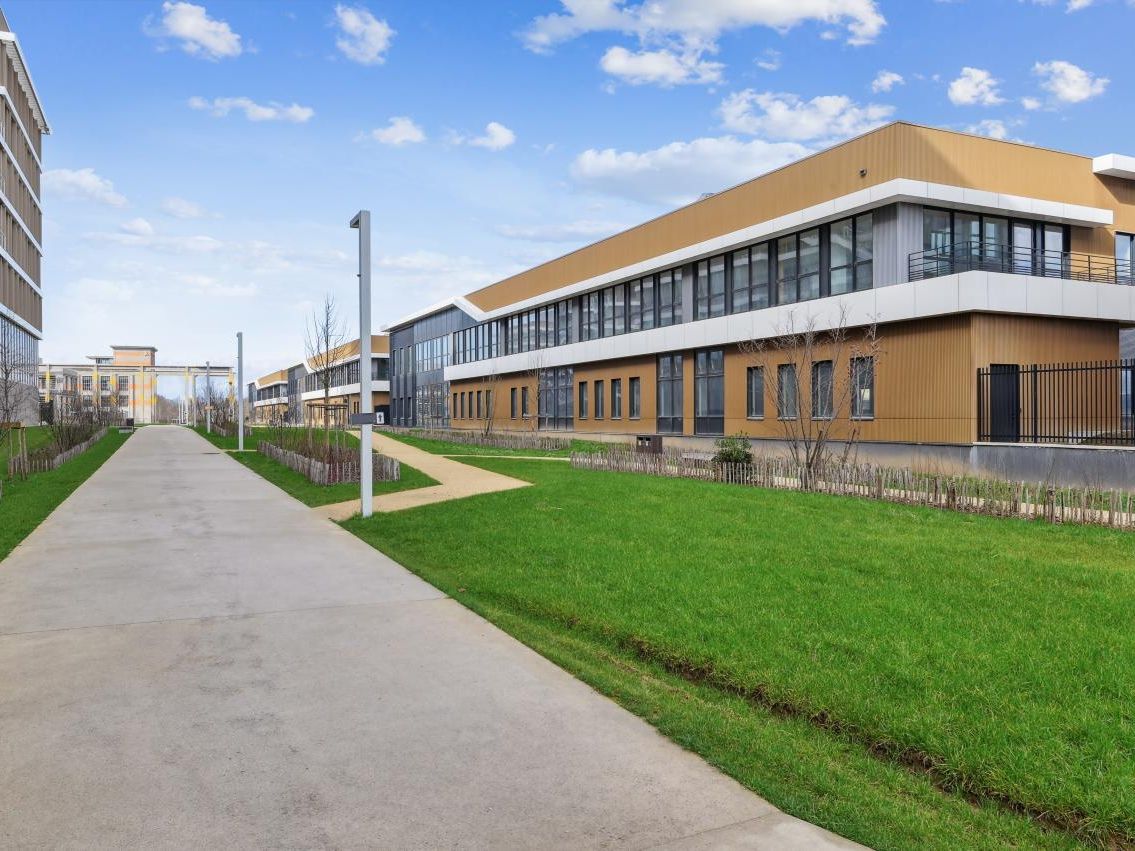 Location PME-PMI 1832 m² divisibles 92000 Nanterre