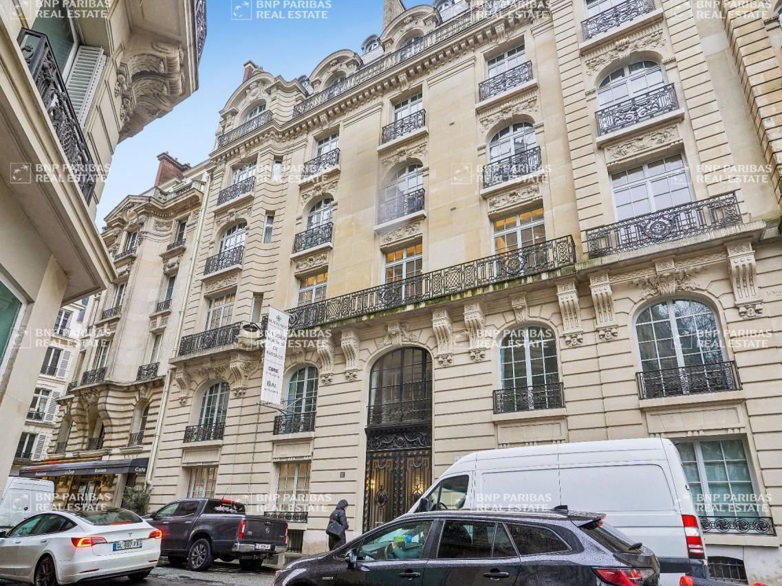 1012 m² pour ce bureaux en location à Paris