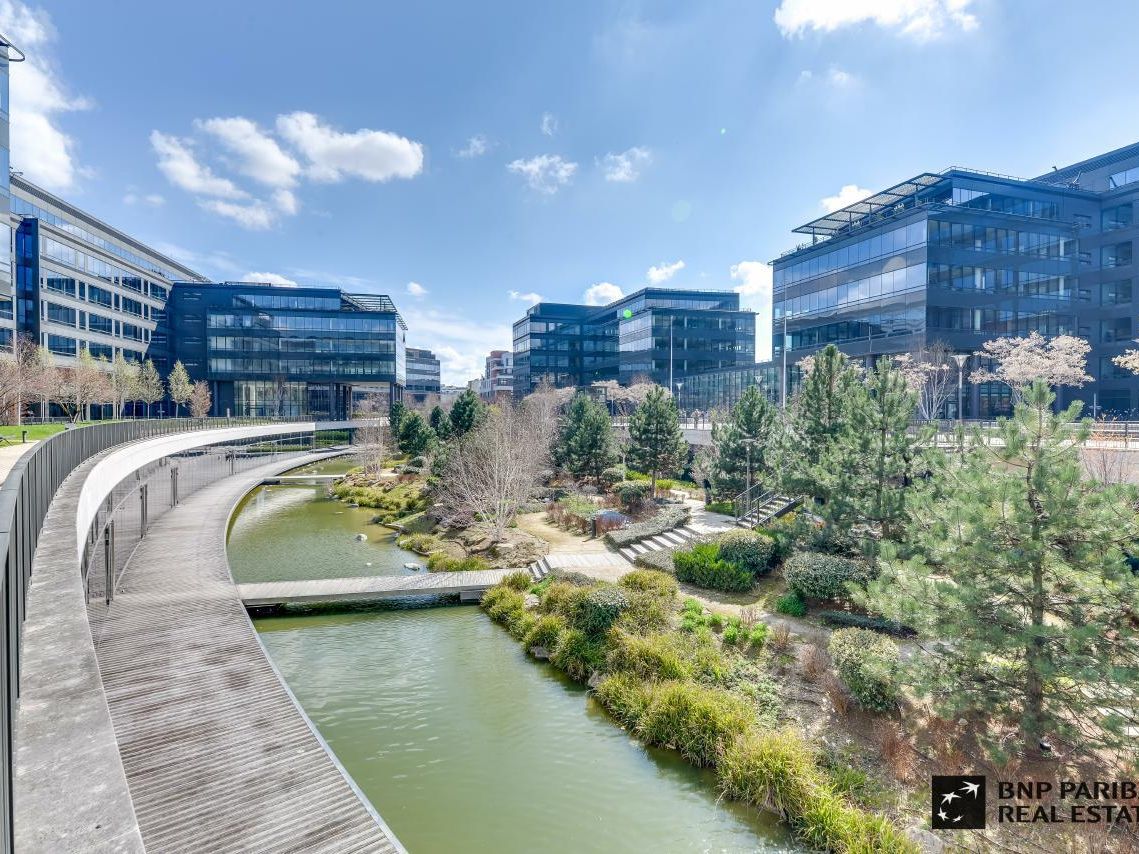 27023.9 m² pour ce bureaux en location à Bois-colombes