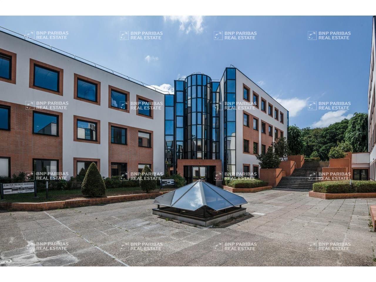 731 m² pour ce bureaux en location à Jouy en josas