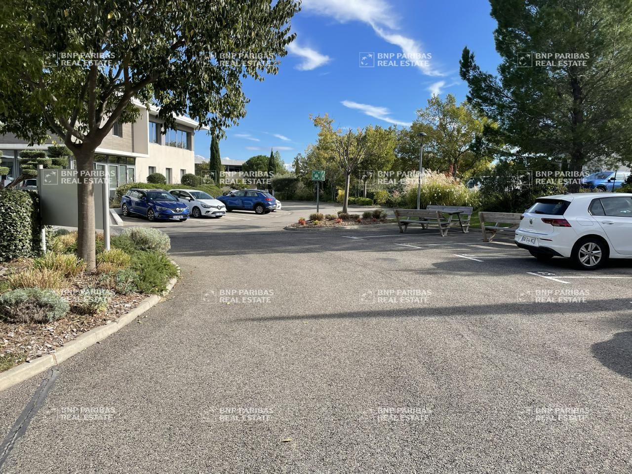 99 m² pour ce bureaux en location à Aix-en-provence