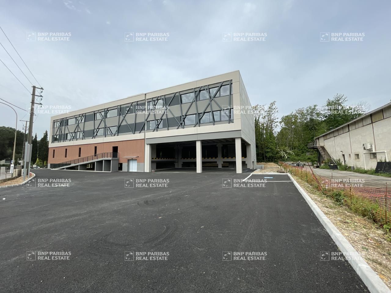 2454.9 m² pour ce activité en location à Mougins