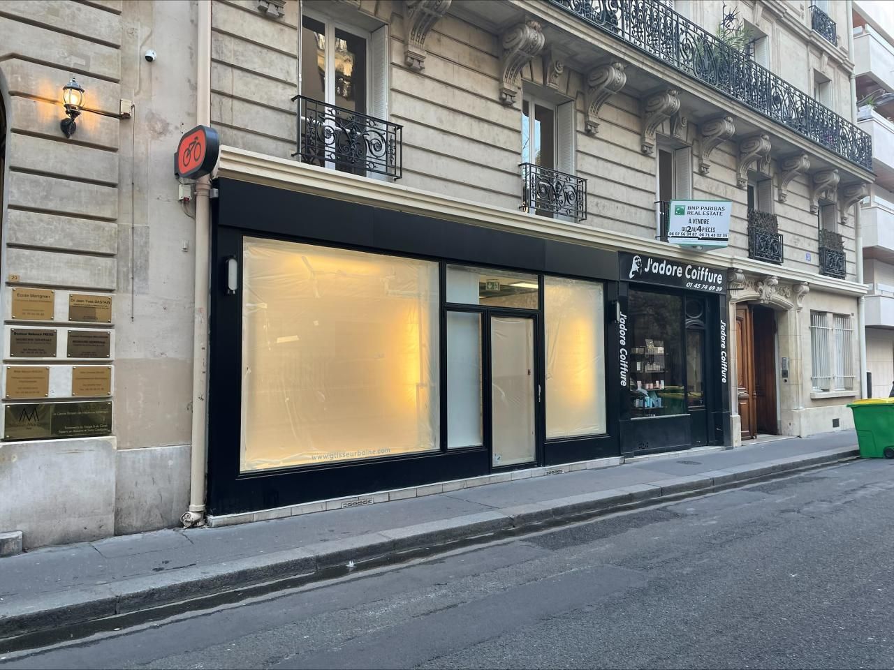79.96 m² pour ce local commercial en vente à Paris