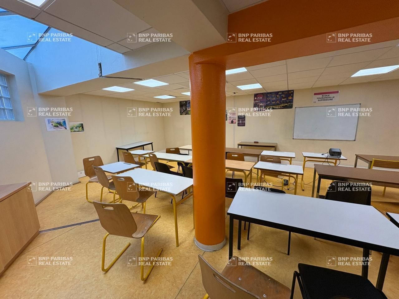 393.75 m² pour ce bureaux en location à Tours