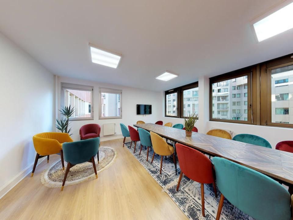 1419 m² pour ce bureaux en location à Paris