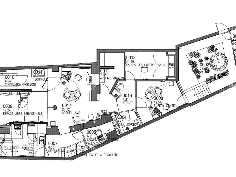 169.28 m² pour ce local commercial en vente à Buc