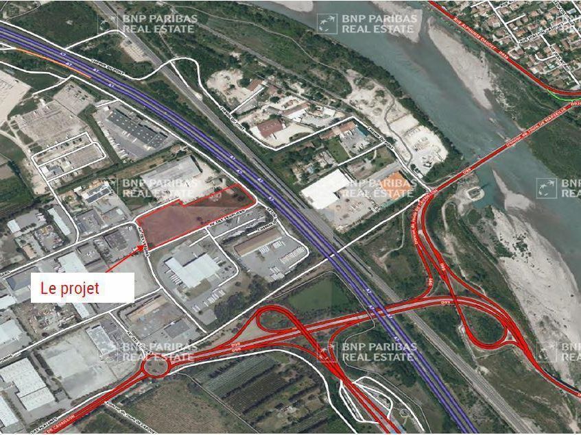 5646 m² pour ce activité en location à Plan d orgon