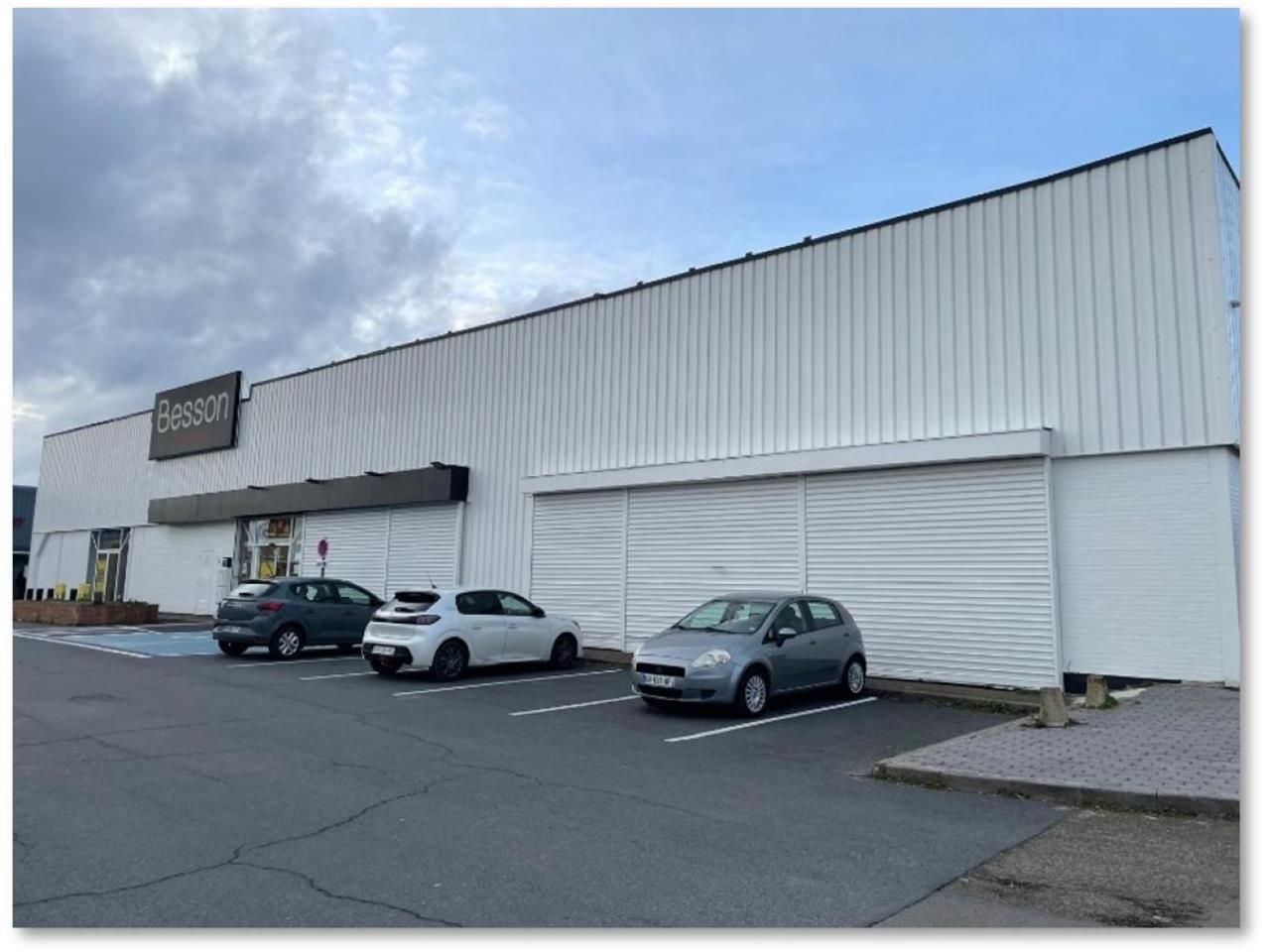 Location Local commercial 1200 m² non divisibles 78310 Coignieres