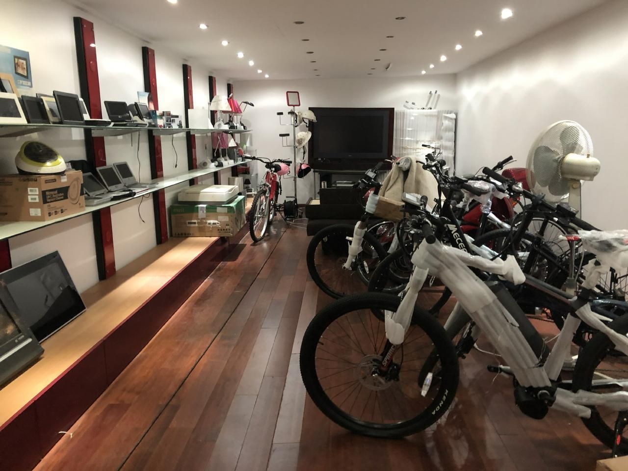 1169 m² pour ce activité en location à Bagnolet