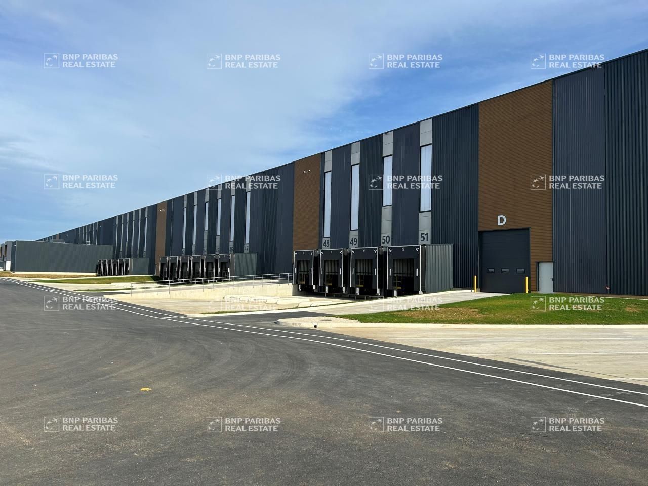 49203 m² pour cetentrepôts classe a en location à Sens