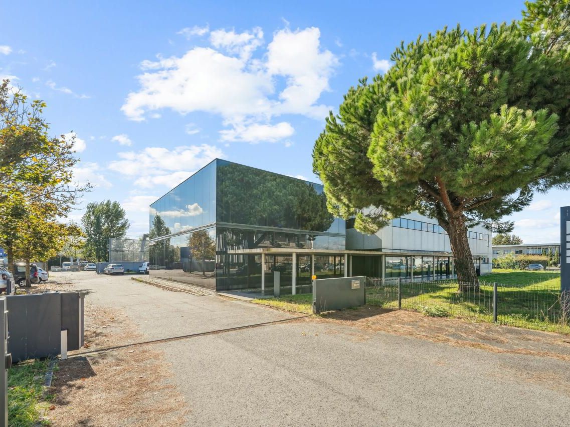 Vente Bureaux 1267.26 m² non divisibles 33520 Bruges