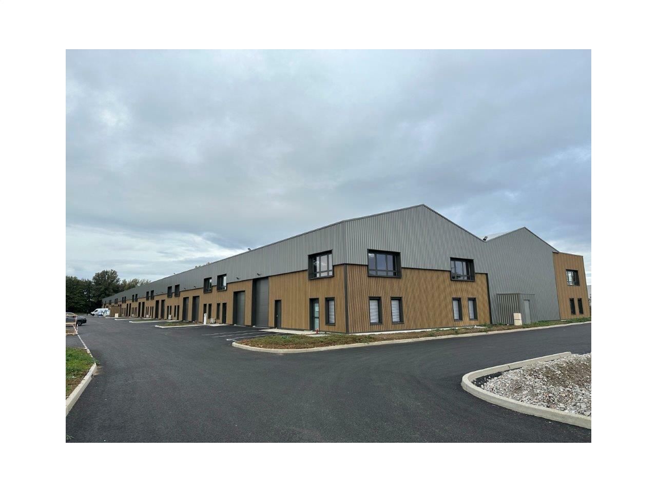 Location Activité 944 m² divisibles 38300 Bourgoin-jallieu