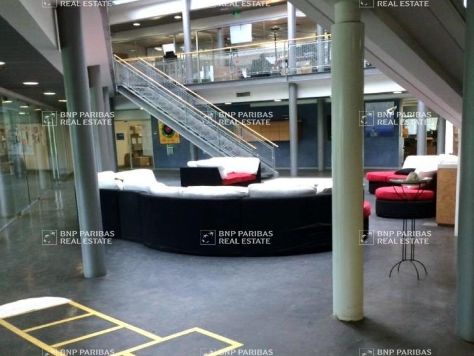 7570 m² pour cetentrepôts classe a en location à Saint-cyr-sur-loire