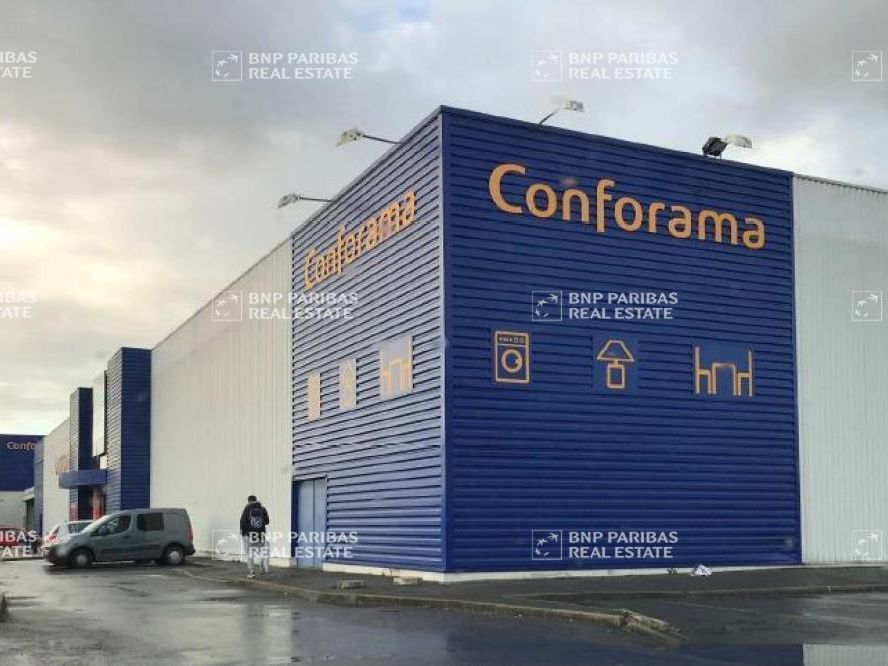 7931.2 m² pour ce local commercial en location à Chelles