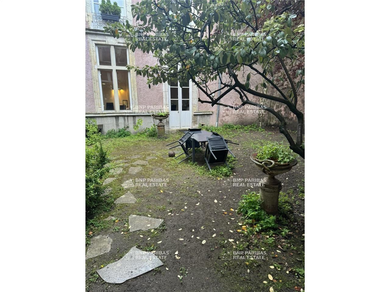 140 m² pour ce bureaux en location à Orléans