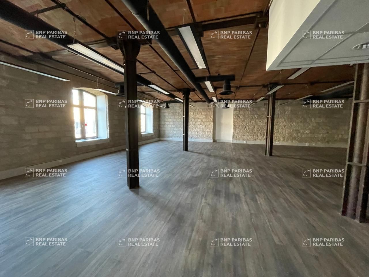 2142.9 m² pour ce bureaux en location à Marseille