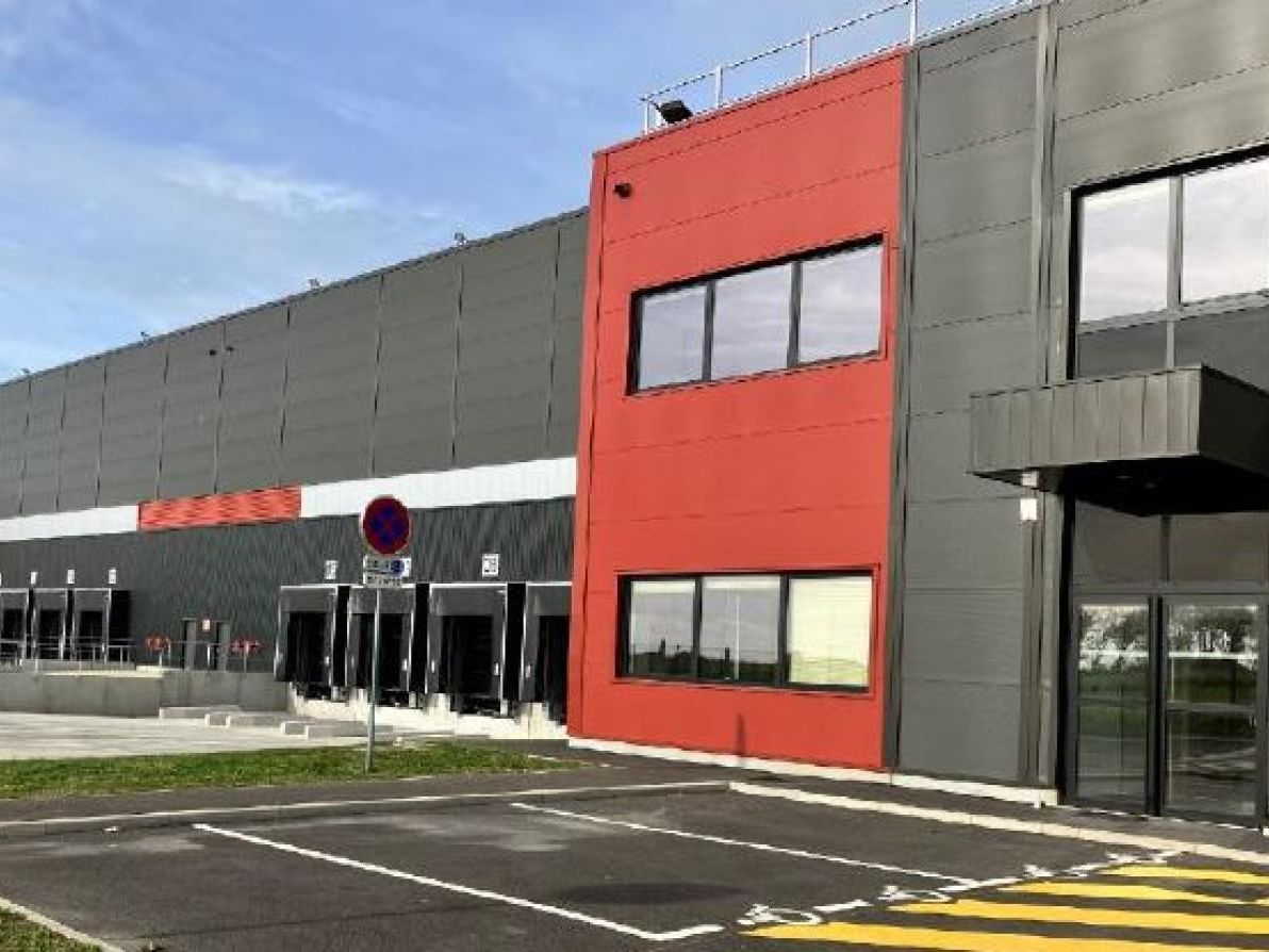 20845 m² pour cetentrepôts classe a en location à Harnes