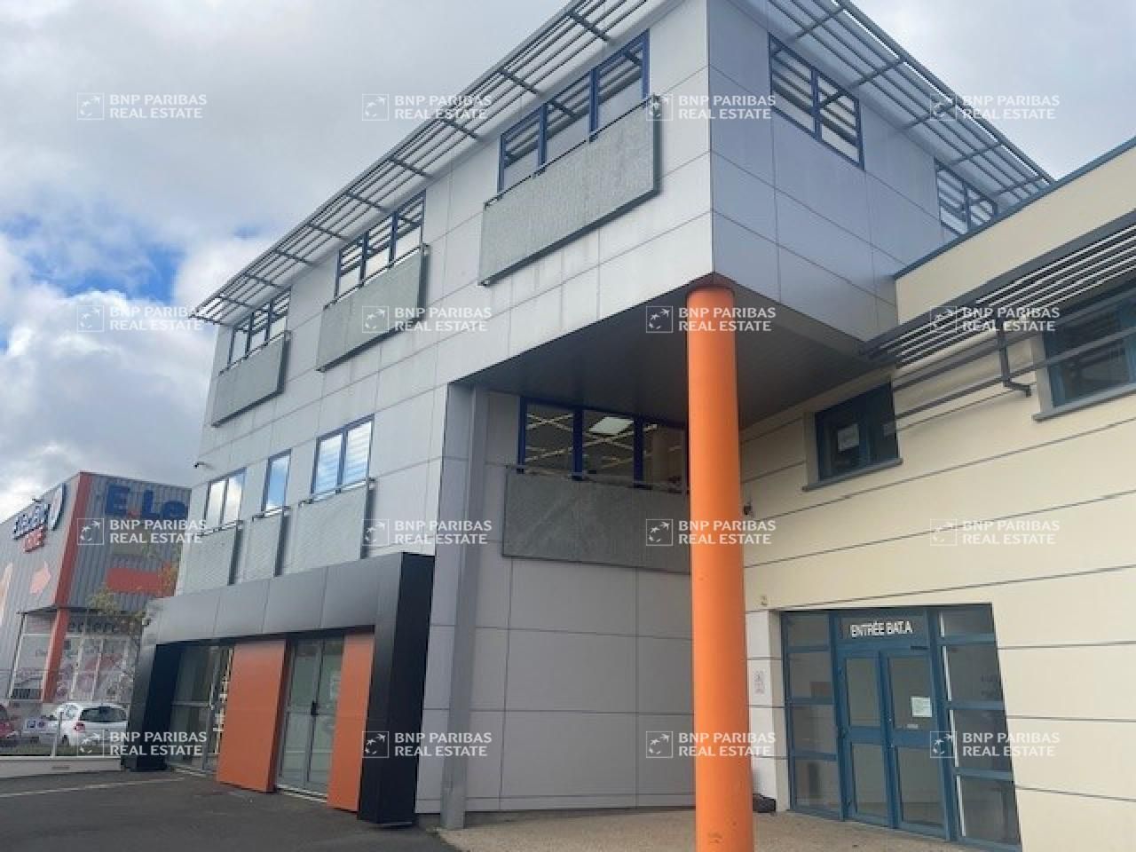 166 m² pour ce bureaux en location à Orléans