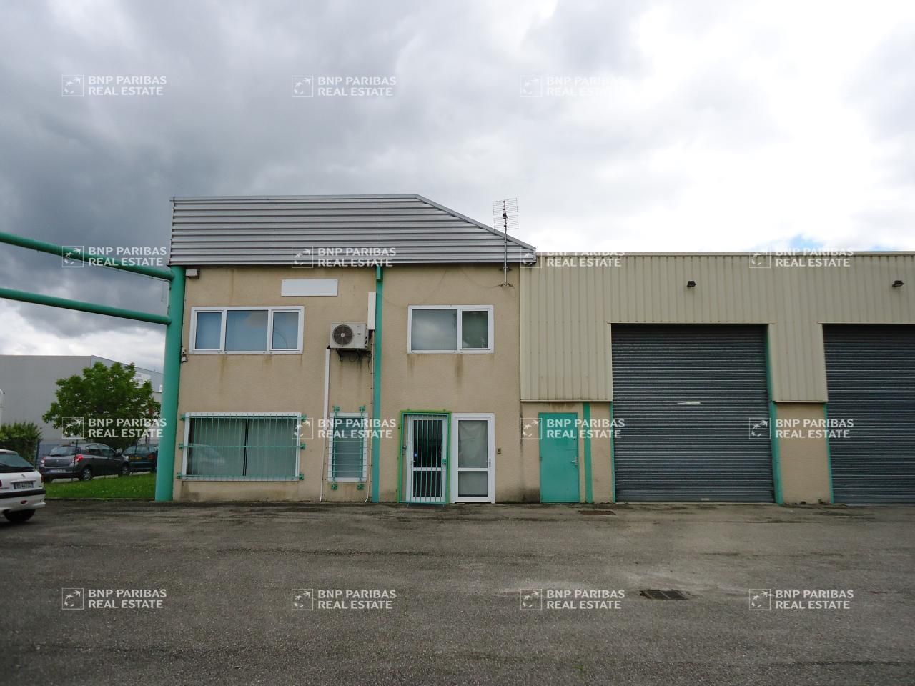 915 m² pour ce activité en location à Vaulx-en-velin