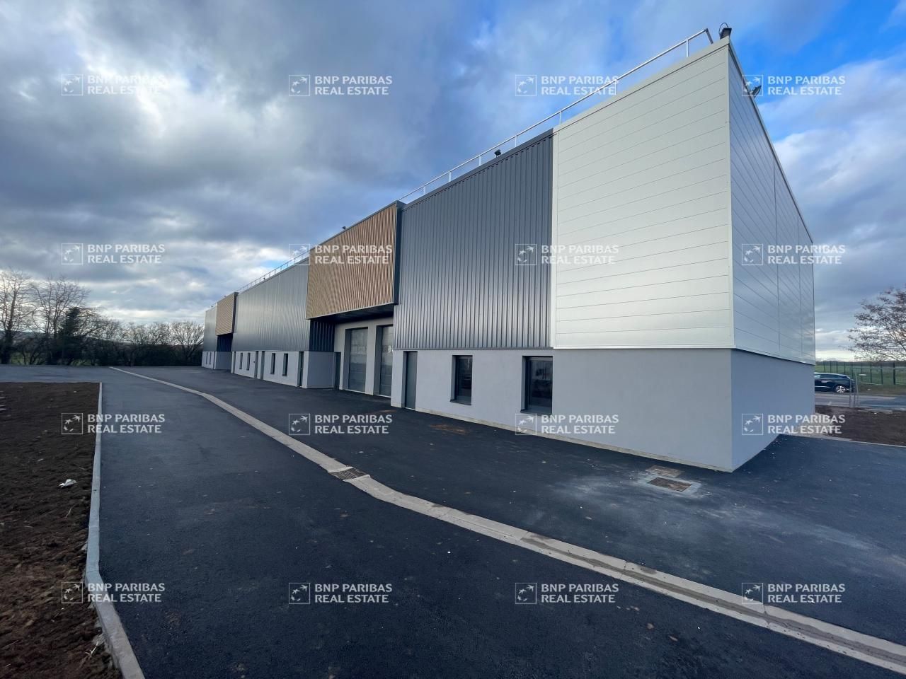 848 m² pour ce activité en location à Atton