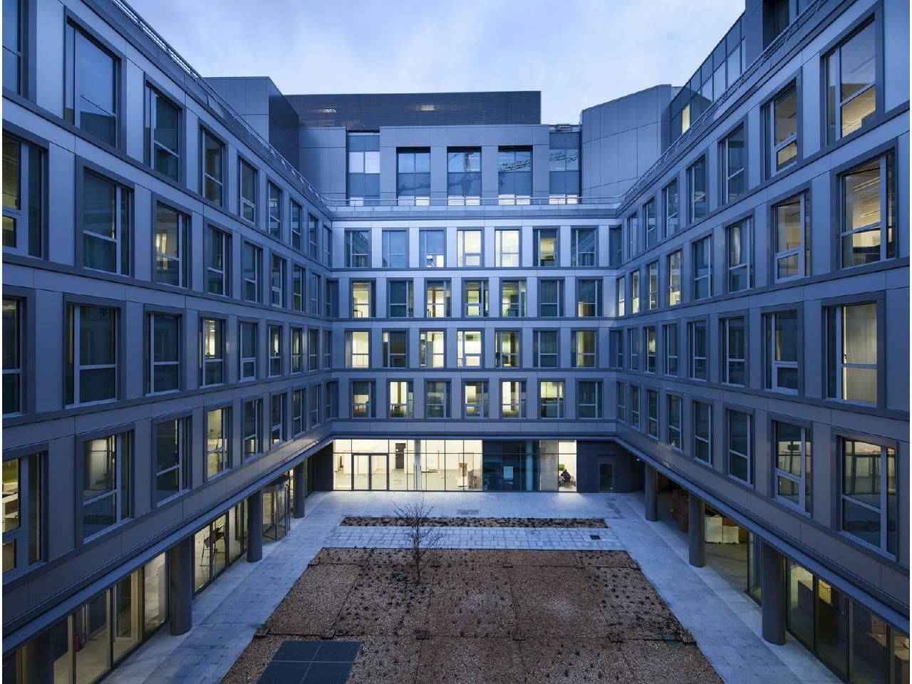 Location Bureaux 16850.4 m² divisibles 93210 Saint-denis