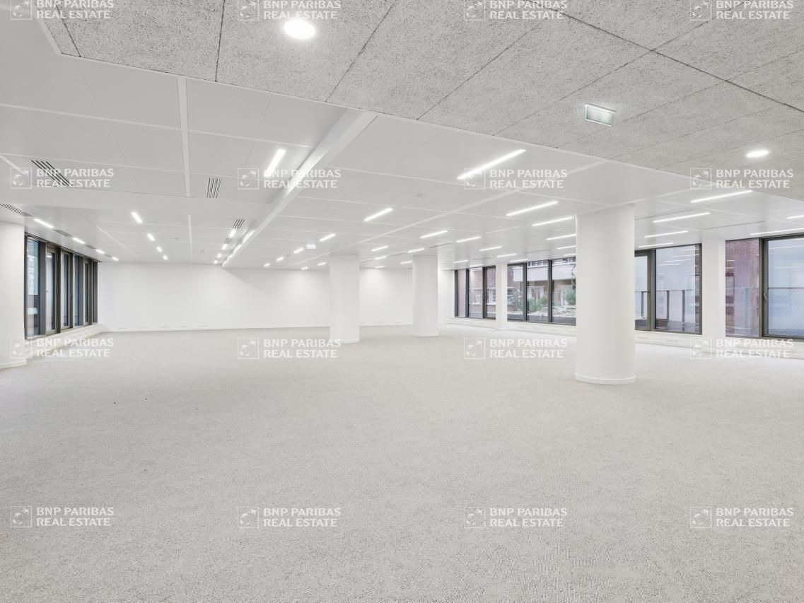 956 m² pour ce autres en location à Paris
